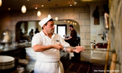 kevsteele_100831_op-vincenzo-at-pizza-oven-from-side_d3_4582